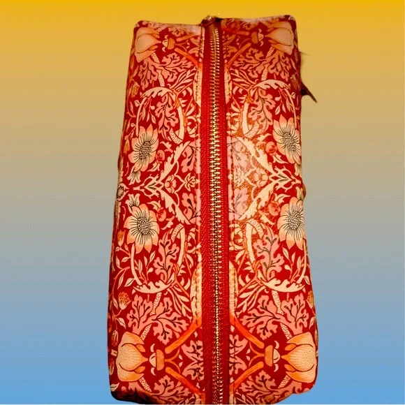 William Morris Golden Lily Large Wash Bag - Picture 5 of 5